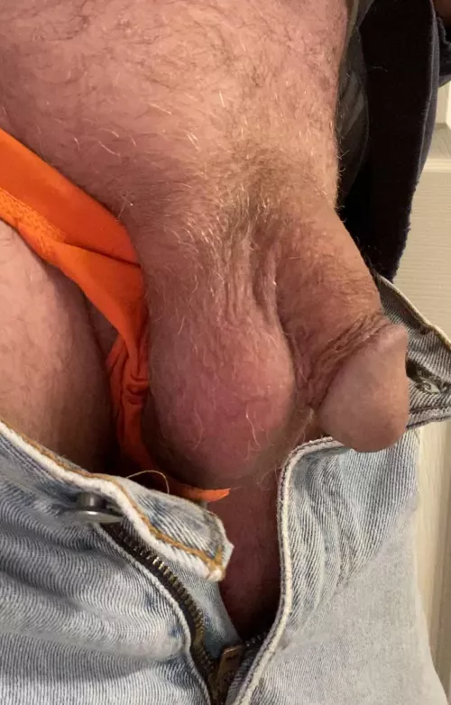 🤷‍♂️(54) by voyeurme