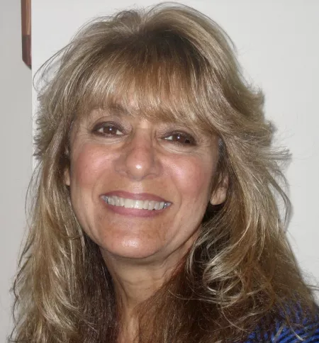 58yo GILF separated I dated. Perfect bod and knows how to suck by SingleExchange996