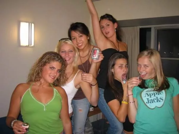 [6] horny college girls posted by thementaltyrant
