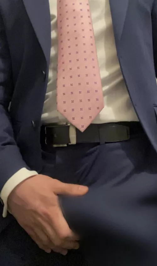 6’3 180 college lacrosse player. Just turned 19. Currently pledging a frat so suit, white shirt, and tie every day by Main_Company_9520