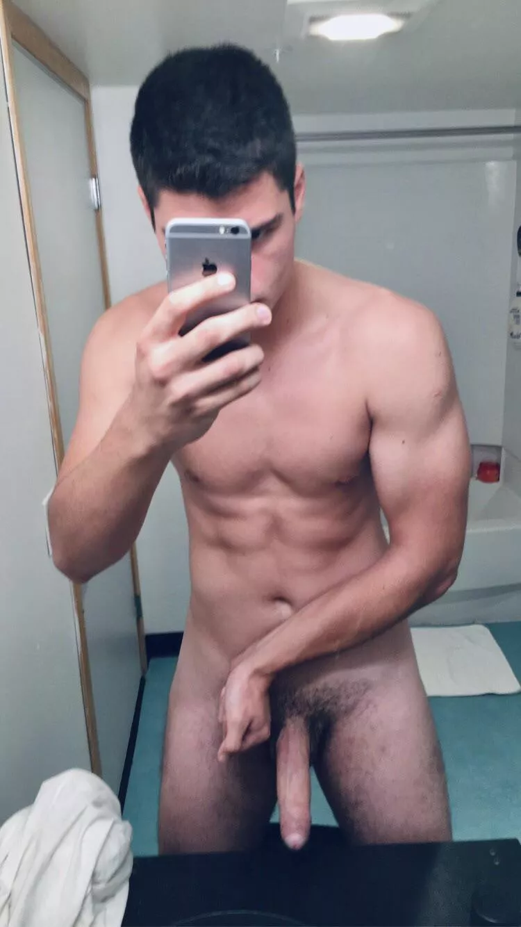 6’3 alpha jock posted by hotstudsixnine
