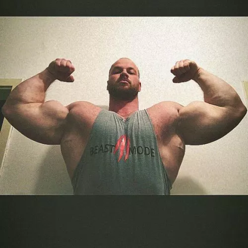 6’6” with Muscle Pits by GermanMuscleBeast
