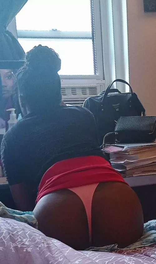 7 am, Opened my eyes and saw this for 10 minutes . My wife and her amazing rearview ..... Trading at Ludy399 Telegram if you want to see more.. by Karma399