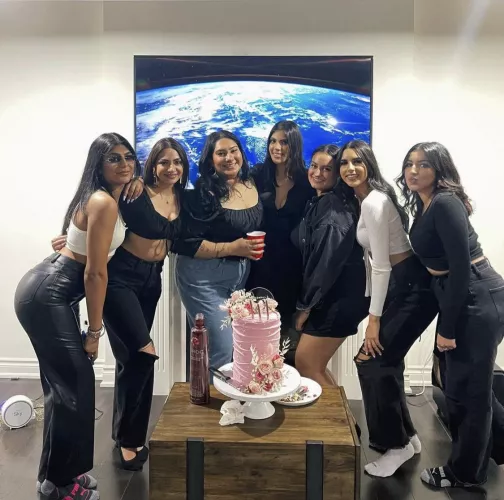 [7] friends by stompinin