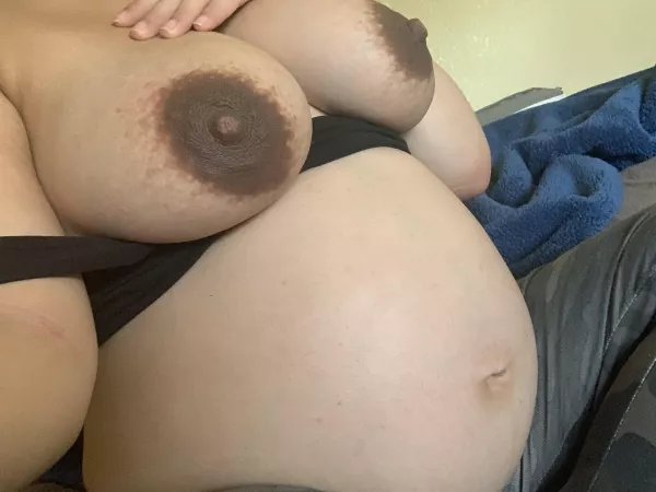 8 months pregnant and already have such full and sore tits who wants to suck on them 🥵 by Nataliakawaii420
