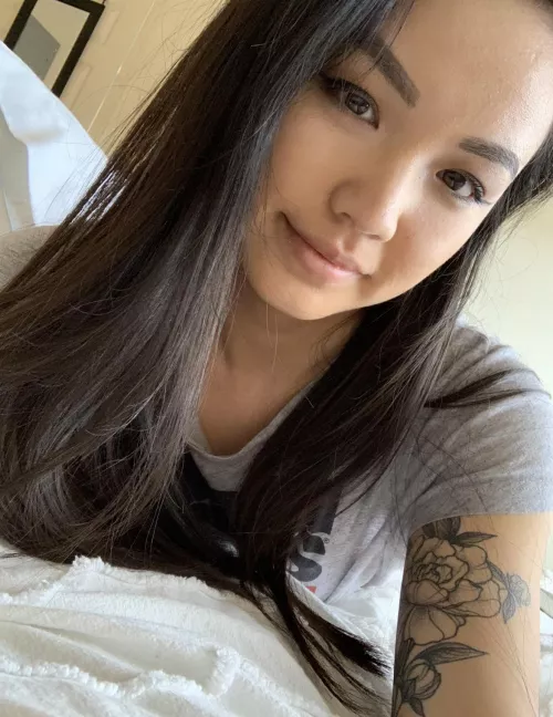 99.9% tatted Chinese. Look at these lips. Want them around your cock? 💋🍆💦 by unicornasian420
