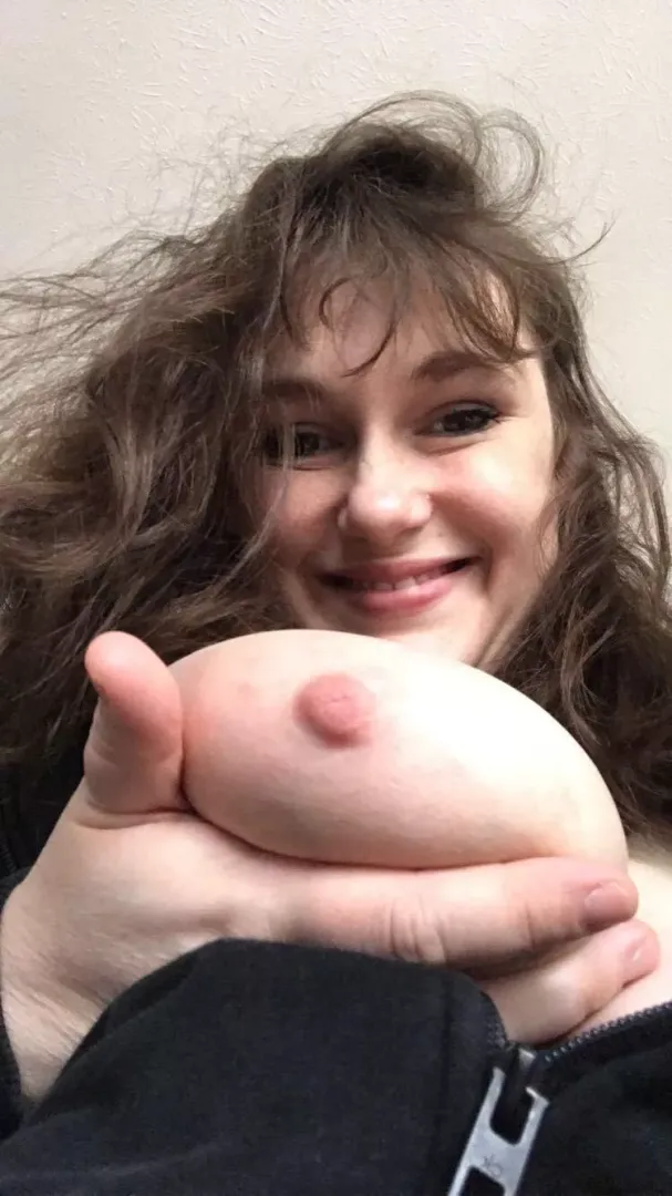 A bird in the hand is worth two in the tush. Would you like some “squosh” tité? 😂 posted by immadawgtoo