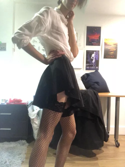 A bit late but here’s my photo for femboy Friday for the 3 people who’ll see it by 3rrorApparent