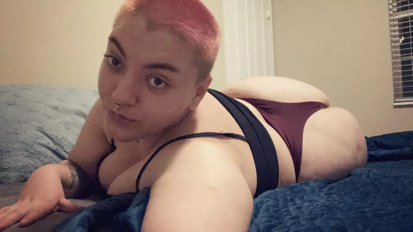 A buzz cut and a big ass 🍑 posted by Phat_Wednesday