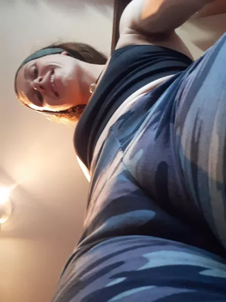 A camel toe and a smile♡ by G0ddessm0mmy