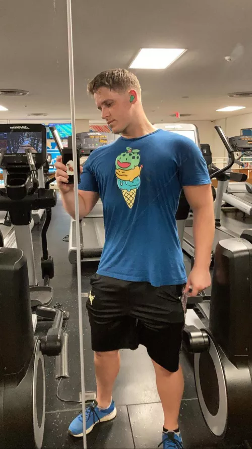 A cardio room selfie this time by ConflictBoB