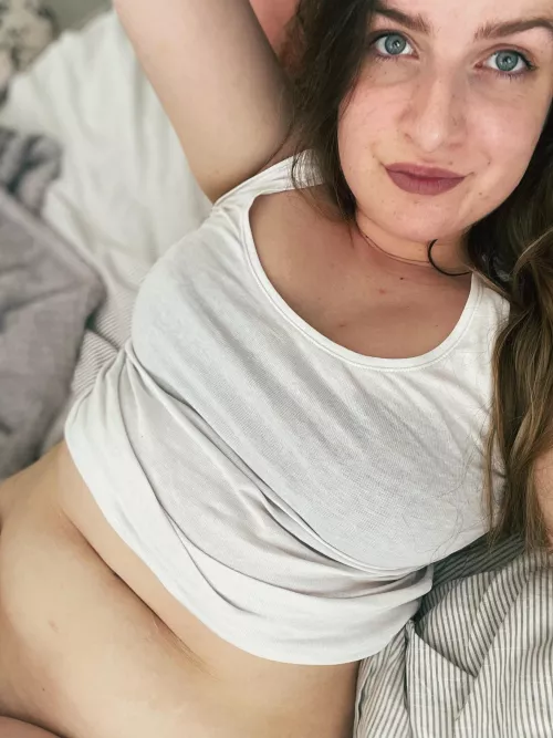 A casual morning milfie 😈 by AmyStranger