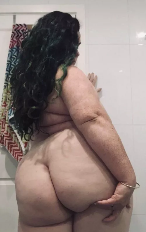 A cheeky repost for hump day 🖤 by mumma-bat