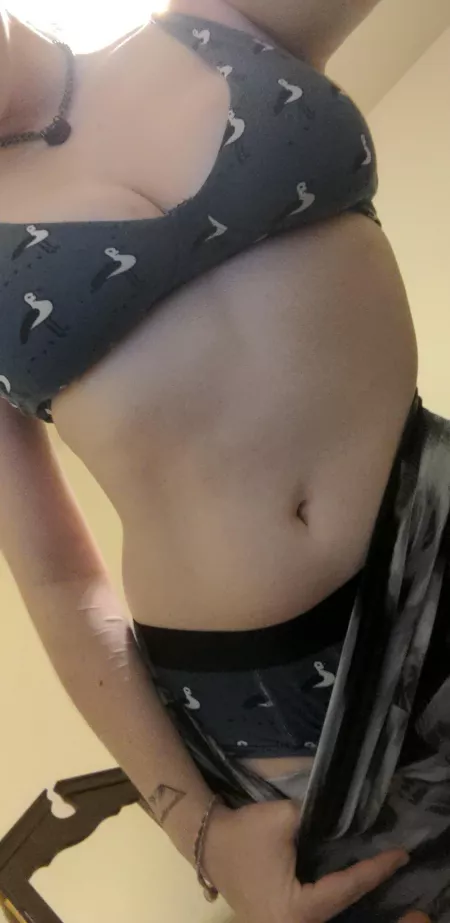 a cozy boi who loves the birds by Elvishgirl