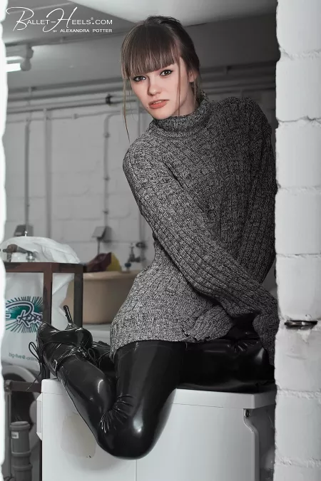 A cute sweater and some shiny latex [credit to /u/MajideTime] by lokmjuhbgtfcdesz