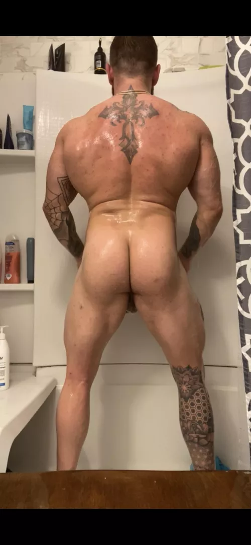 A day late on hump day 🍑 by 1_of1