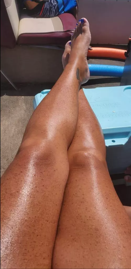 A dick would look good between my feet by tannedfeetmilf