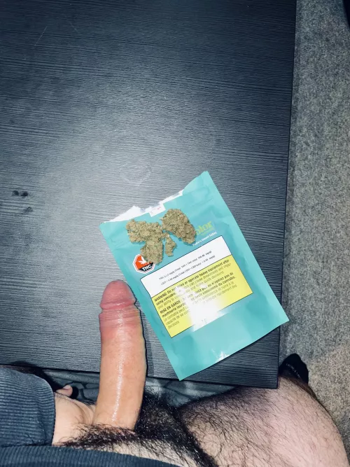 A fresh, half O of nice big budds, you could say I’(m) a little excited this afternoon by Known-Ice8090