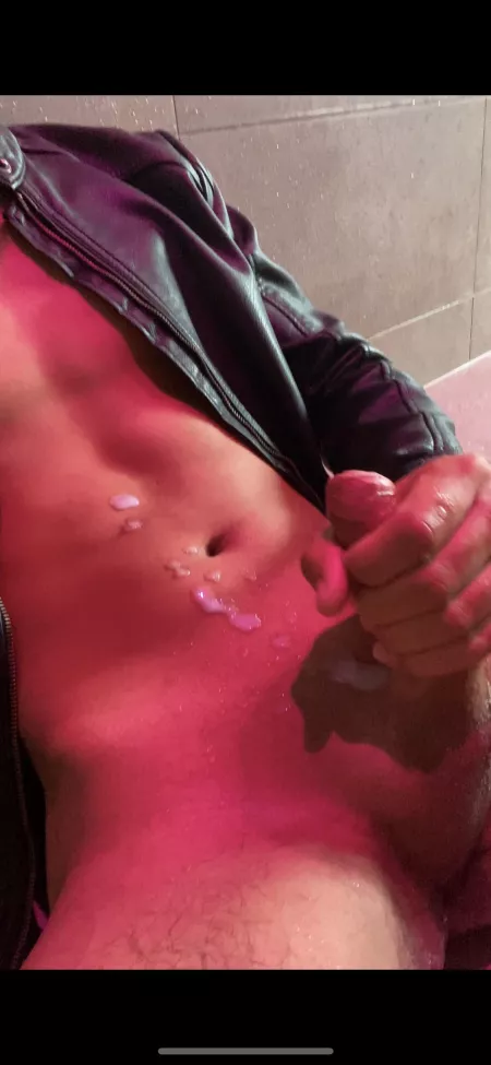 A good leather cum session by tjucky