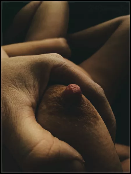 a grip full of ecstasy, full of longing for your closeness, the heat of union by bennowolf84