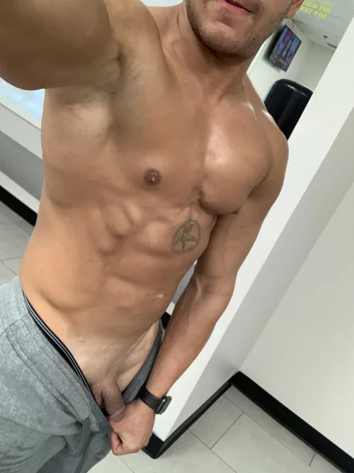 A gym rat with a small one by FreezeMySemen