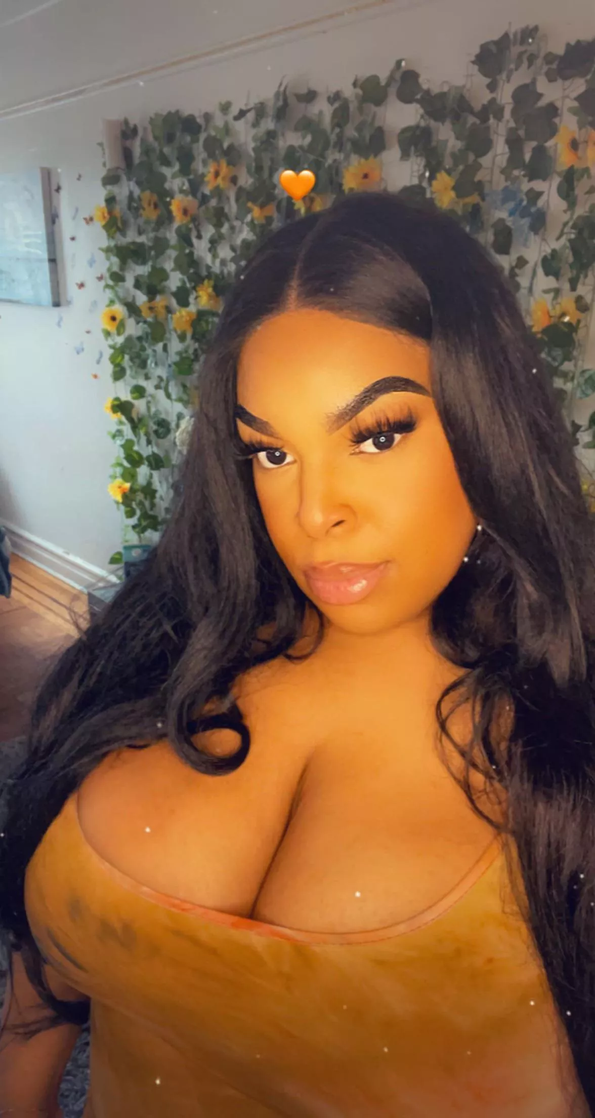 A kiss for sunshine 🌞 posted by swanmena