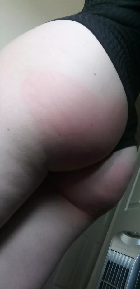 A light spanking for misbehaving💕 by palepeoniess