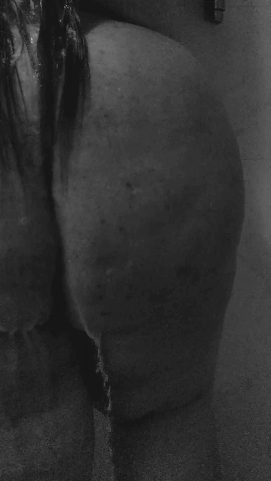 a lil b+w booty moment 🚿 22f posted by thirstyycurve