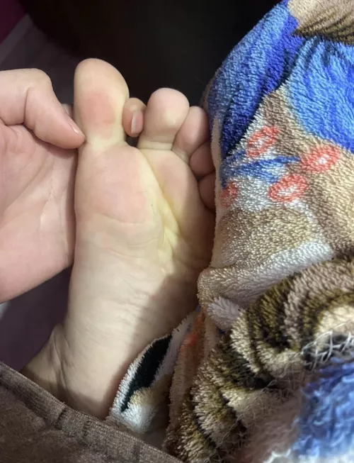 a lil hot, i’m sweating, help me refresh 🥵👅 dms/pms r welcome by pessbeach
