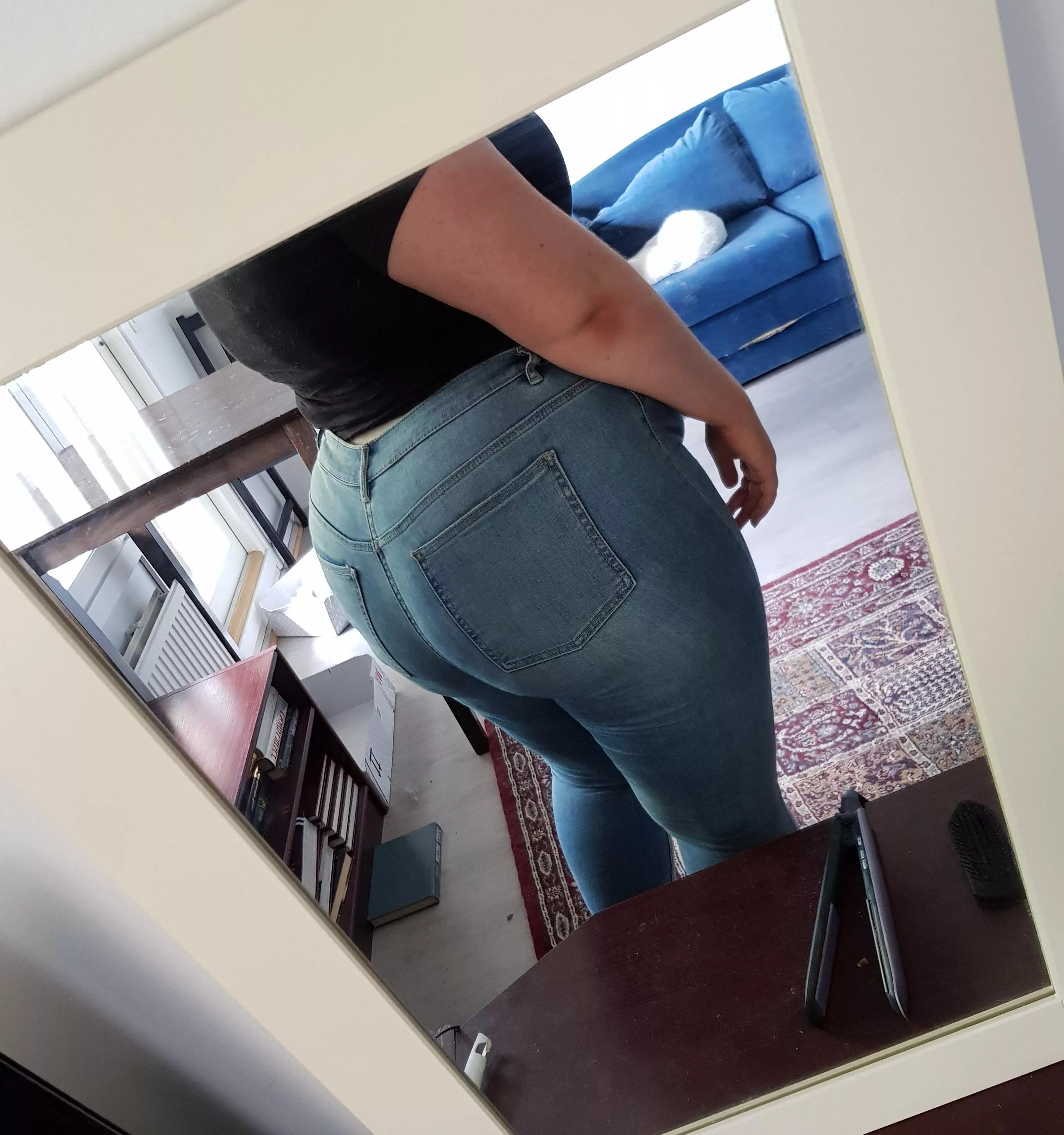 A lil mirror ass selfie in my favourite jeans posted by princessjulez