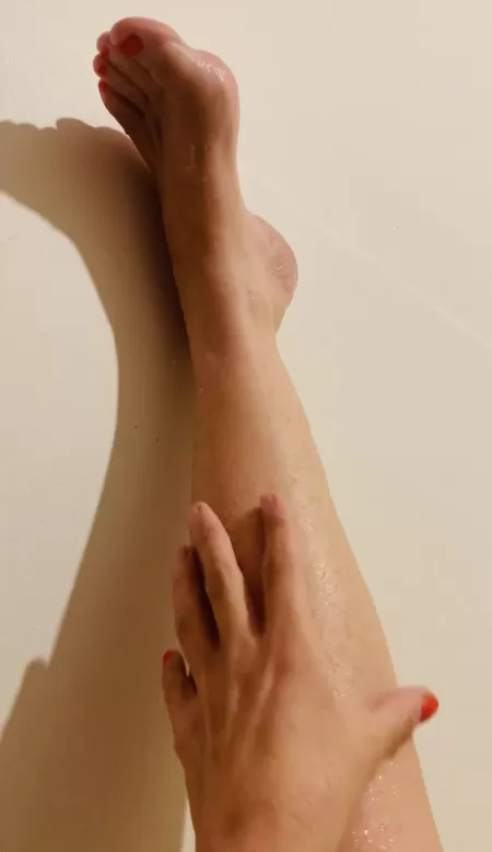 A little bathtub tease ;) by artloveandsensuality