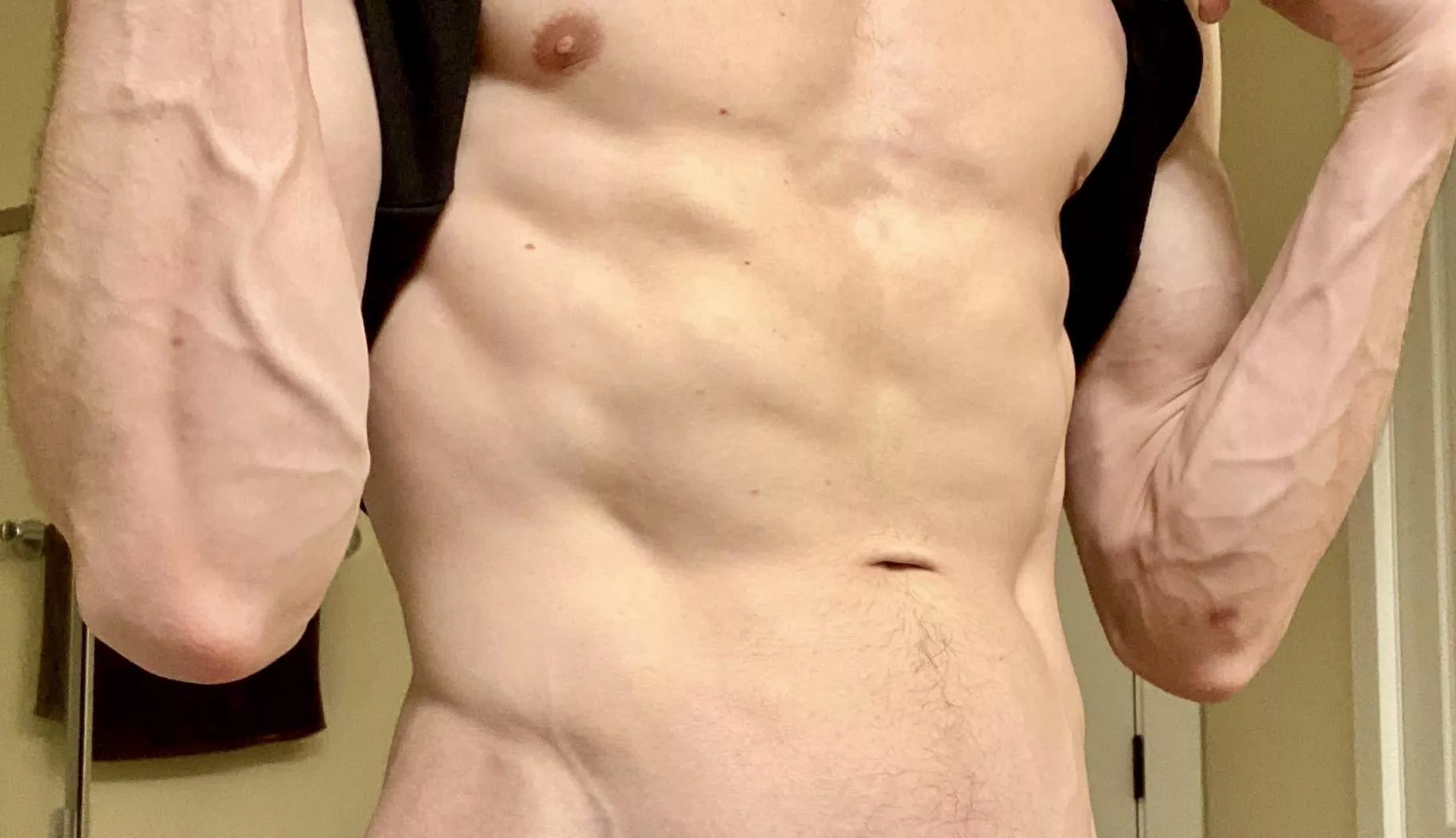 A little bit of abs, chest and of course for you forearm admirers posted by FarSul