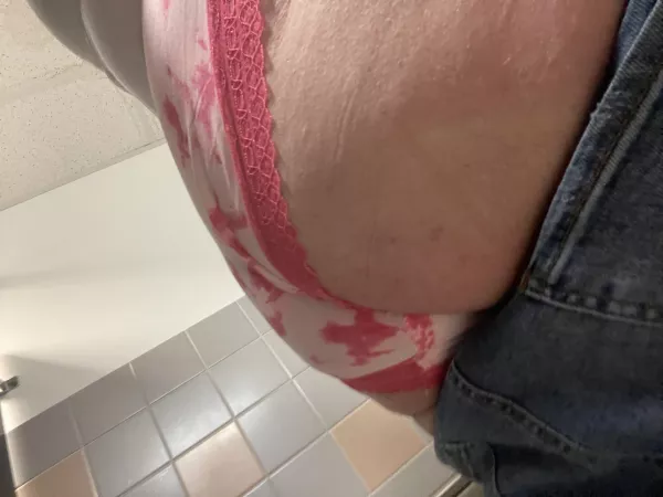 A little booty action. I don’t show it off enough. (F) by SteveyLane