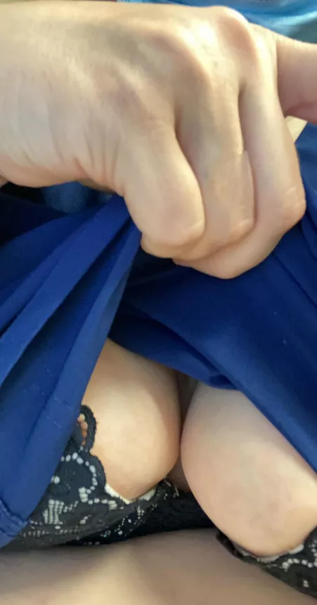 A little desk flash! Give me a squeeze? by SkyandRemy