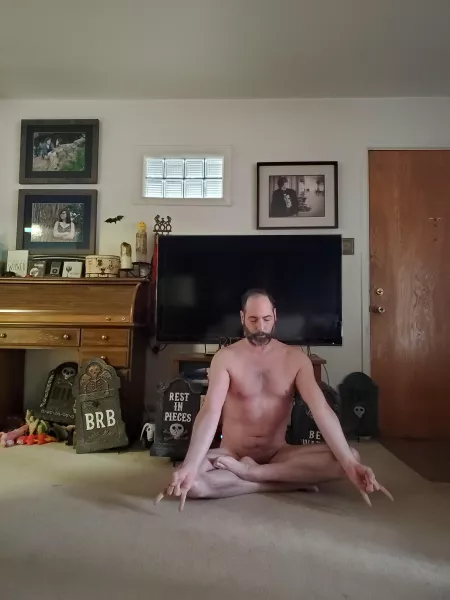 A little easy pose amongst the tombstones😘💖🧘‍♂️🕉 by nacktyoginerd