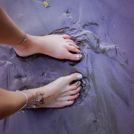 A little fact about me 🤍 Did you know I only started showing off my feet out of insecurity to show my face or body? by Lunaticapandora