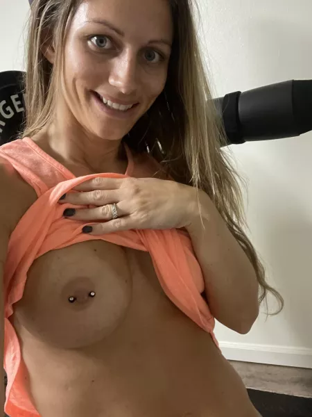 A little gym fun. Who is spotting? (F) by hotsouthernfreedom