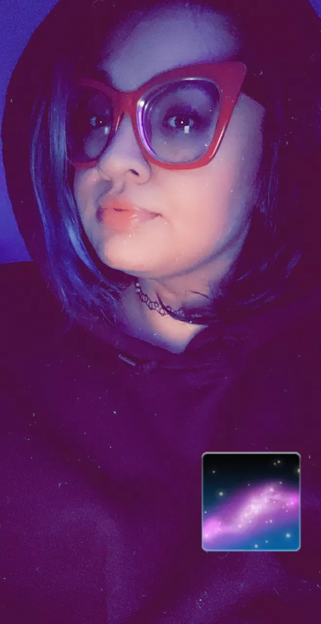 A little king of the hill and eggos in bed to end my night. 😻 posted by alaskankitten