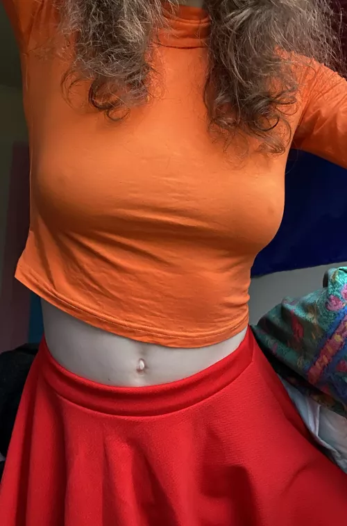 A little midriff too! by ThrownAwayAppleJuice