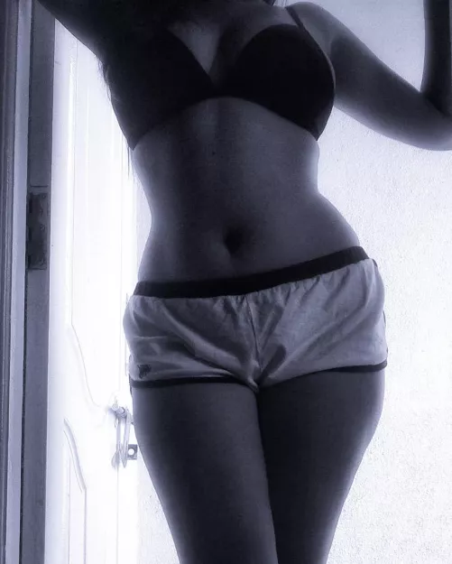 A little older pic of mine. Hope you like it. [F] by riffyred