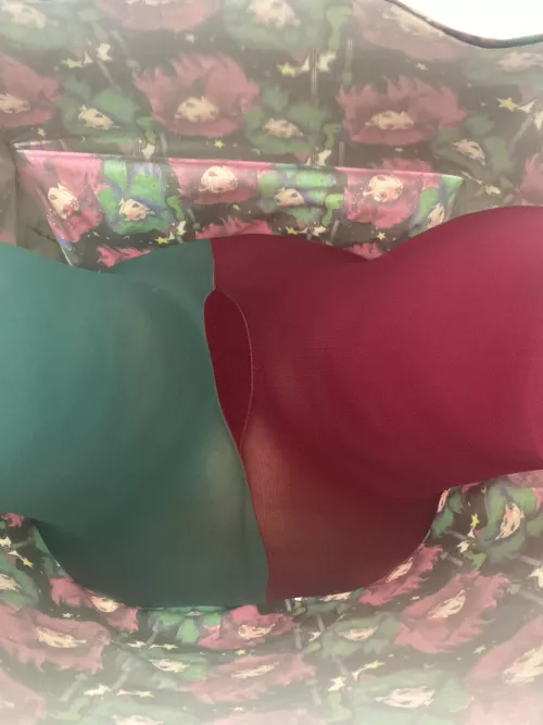 A little peek for your hump day… by kittypoppins13