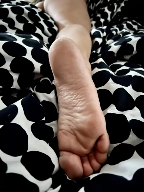 A little peek of my sexy butt on a Sunday morning. Hope to show more soon… by MrsSmlFeet