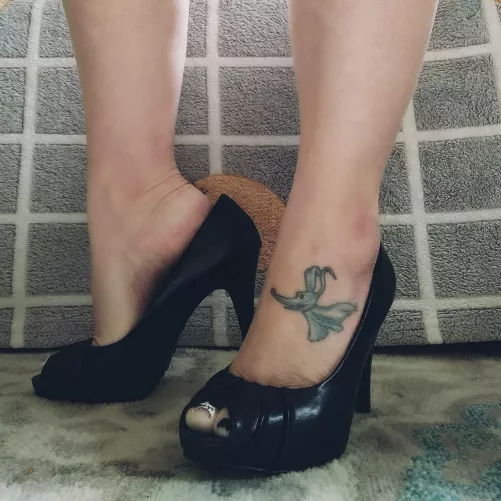 A little peep on Tuesday. by Cupcakesandtoes