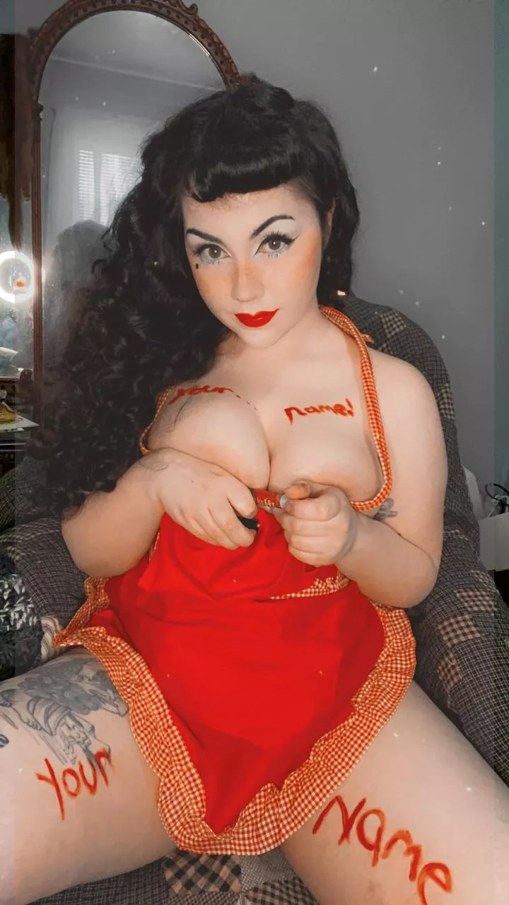 A little pinup in just her apron 🍓 posted by MaybeaHeathen