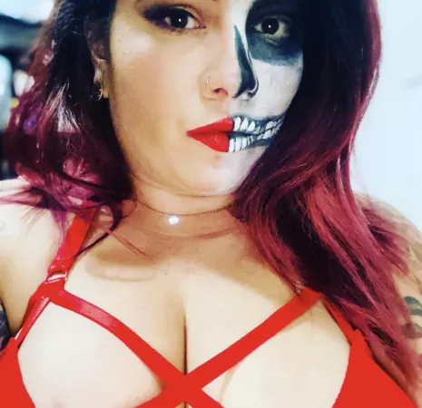 A little pretty and a little spooky all in one 😇 by Cccuuunnntttsuela