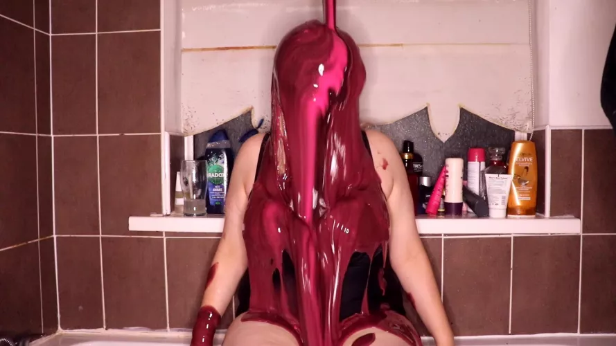 A little taster of the kind of content I make. I get totally covered with only the thickest gunge available.