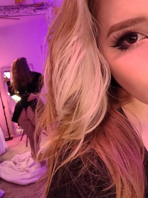 A little tease to start your day by TheMissChan