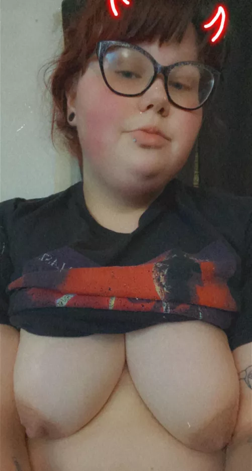 a little titty for your friday 🖤🥀 by acidkittenxo