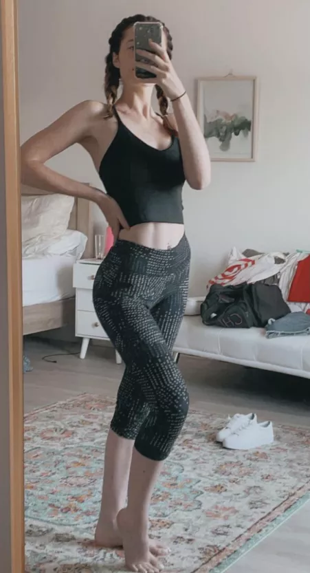 A little Wednesday morning movement🧘🏼‍♀️ by girlwithfrecs