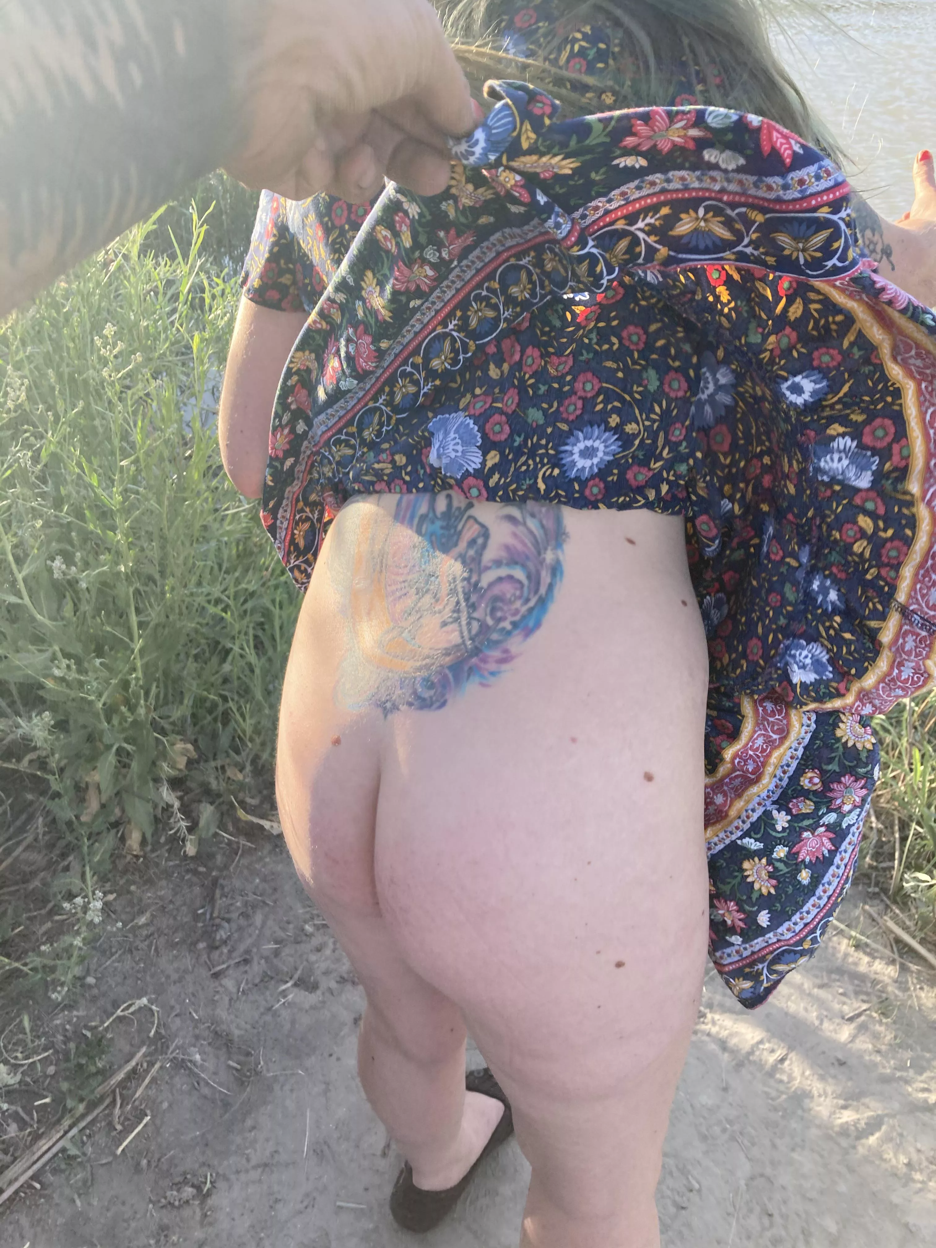 A little windy [f] posted by LauraWhora420